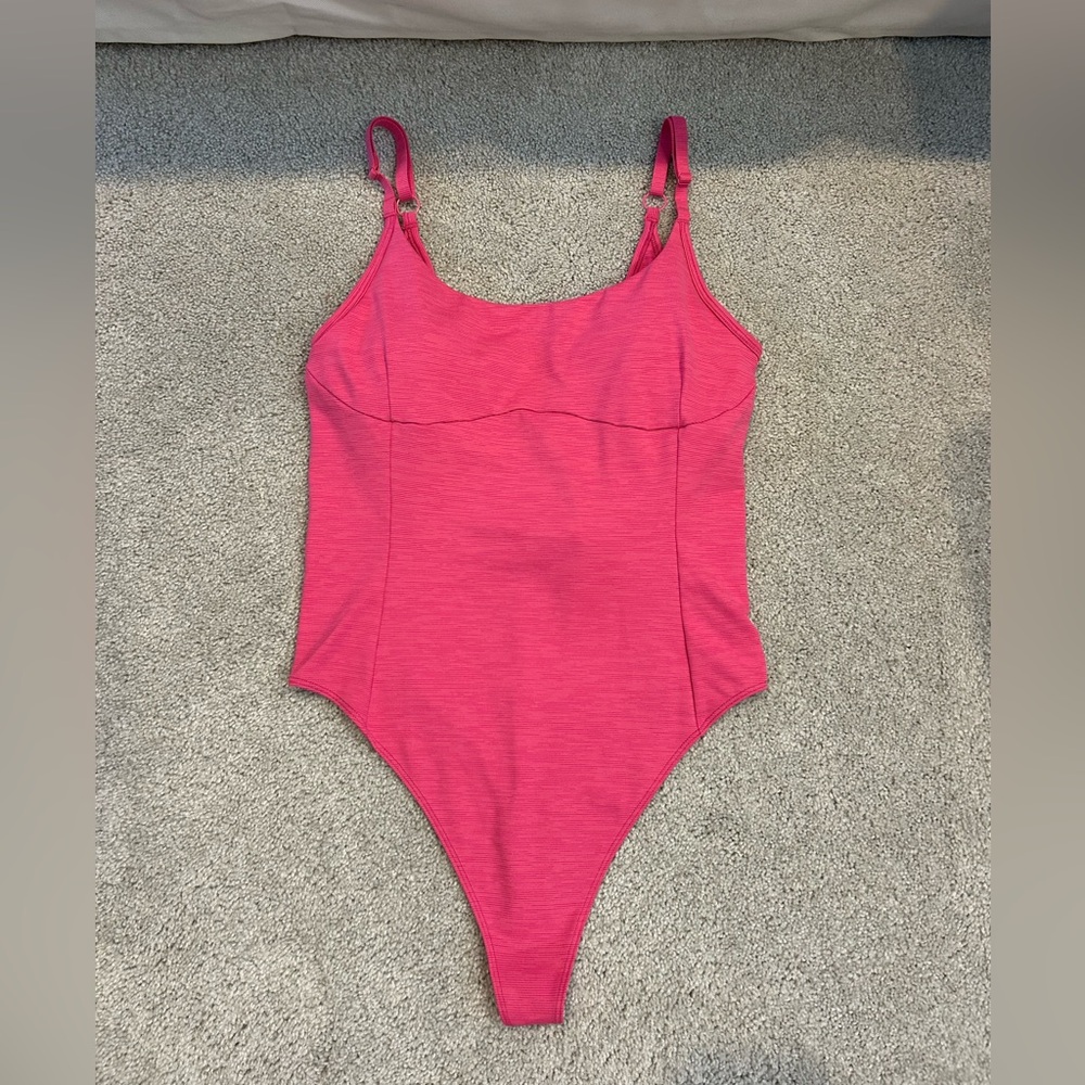 Outdoor Voices Bright Pink Move Free Bodysuit, size M